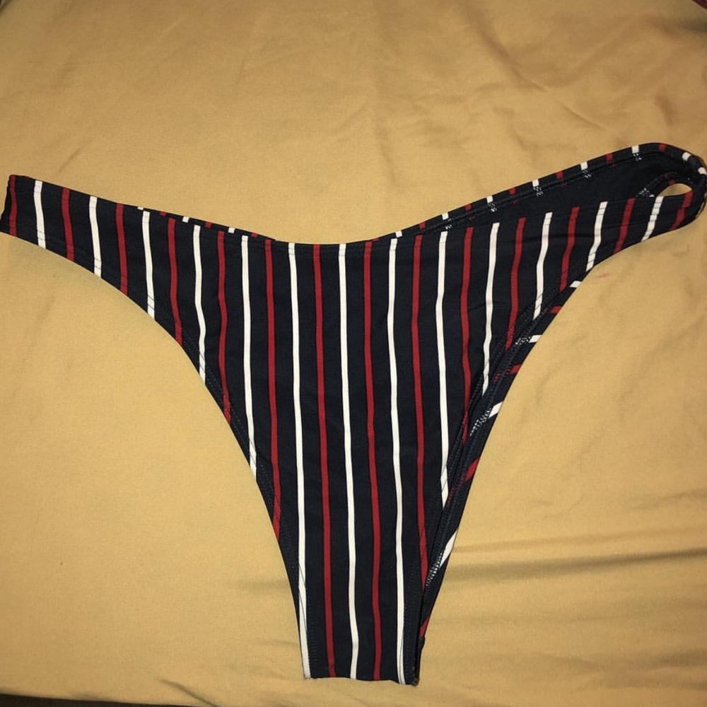Hollister High waisted bikini bottom size Medium